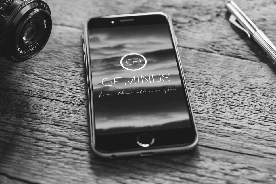 Cafe Studios Design - Portfolio - G Perfume iPhone